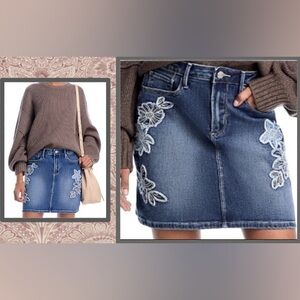 DRIFTWOOD Vintage Blue Floral Embroidered Denim Size Mini Skirt Size 28 (US 6)